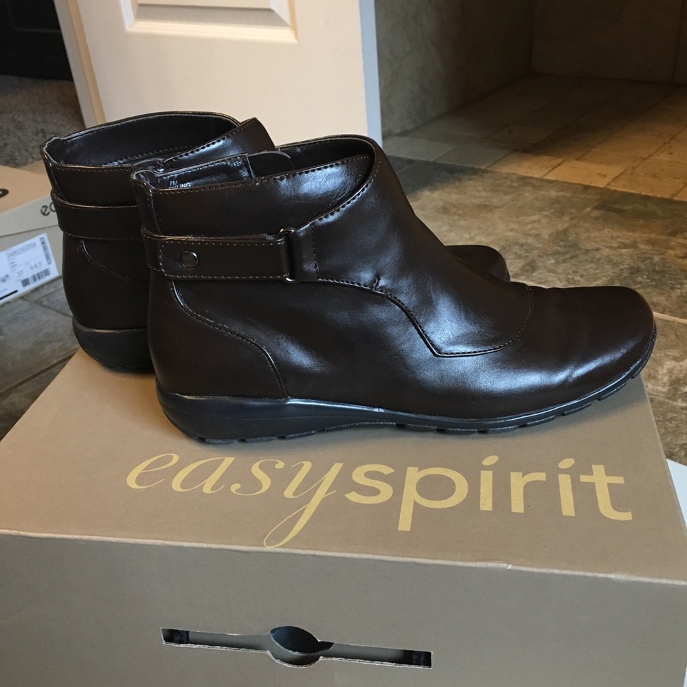 EasySpirit brown ankle boots size 7